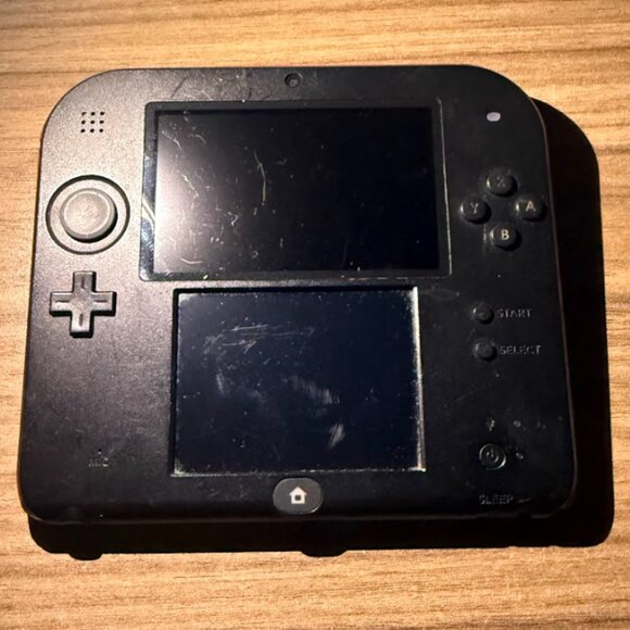 Nintendo 2DS Console Black/Red with Pokemon Bank, Poke Transporter & Games - Picture 2 of 16